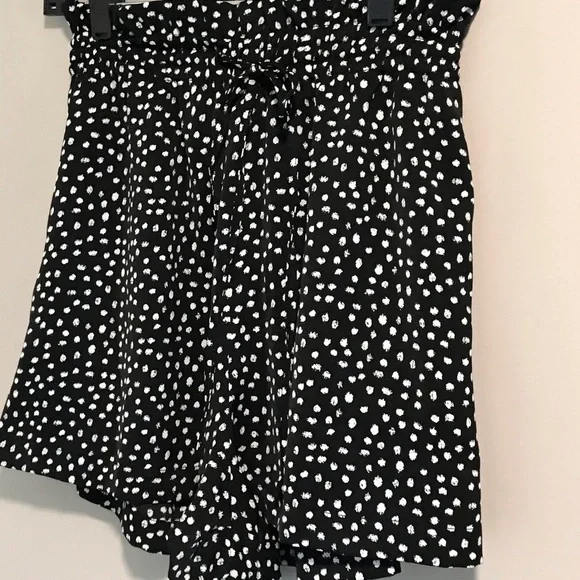 EUC Bodysuit And Tie Waist Shorts Set 2-Piece Outfit Black & White Size Small - Picture 6 of 12